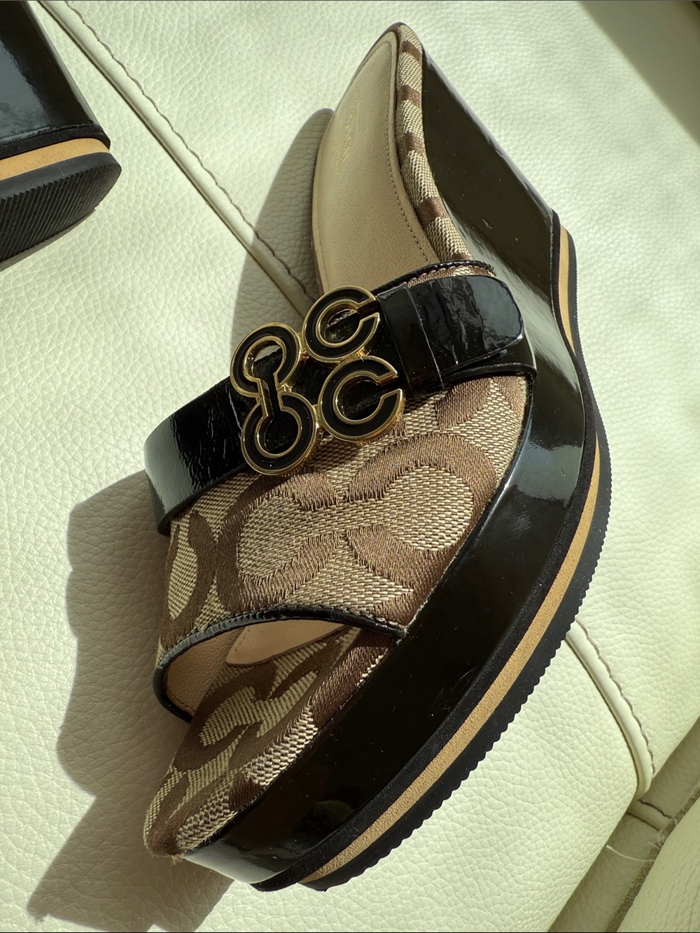 Coach Geri Wedge Sandals Signature Logo Canvas and Patent Leather Trim. - Picture 8 of 17
